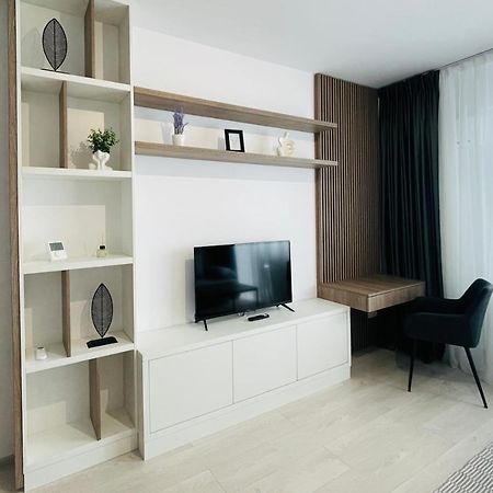 Q Royal Apartment - Palas Center Iasi Bagian luar foto
