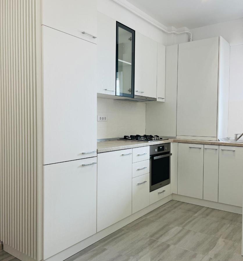 Q Royal Apartment - Palas Center Iasi Bagian luar foto